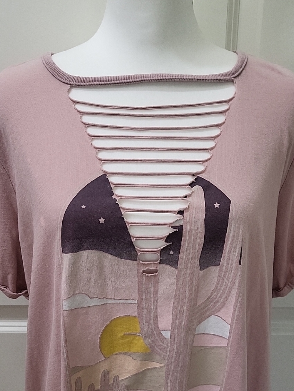 Torrid Desert Dreaming Graphic Tee Size 2X Pink Cactus Cutout Neckline - Picture 4 of 11